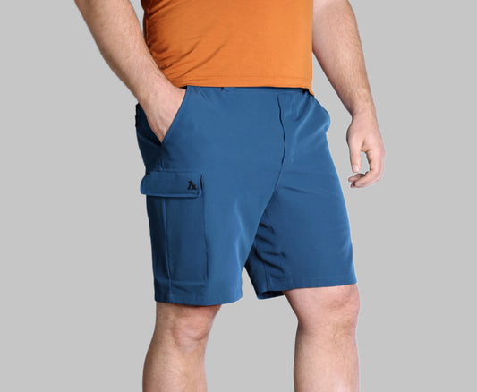 Men's travel shorts with waterproof cargo pocket